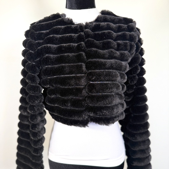 Black Furry Bolero Silky Lined Medium - Picture 1 of 7